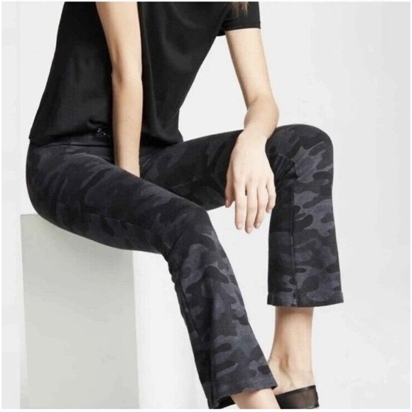 Sundry Womens Kick Flare Cropped Pant Size 2 Medium Camo *missing drawstring - Picture 7 of 12